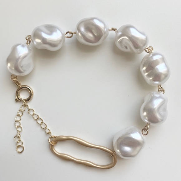 Maison de Jovel Celeste faux Pearl bracelet - Picture 2 of 4